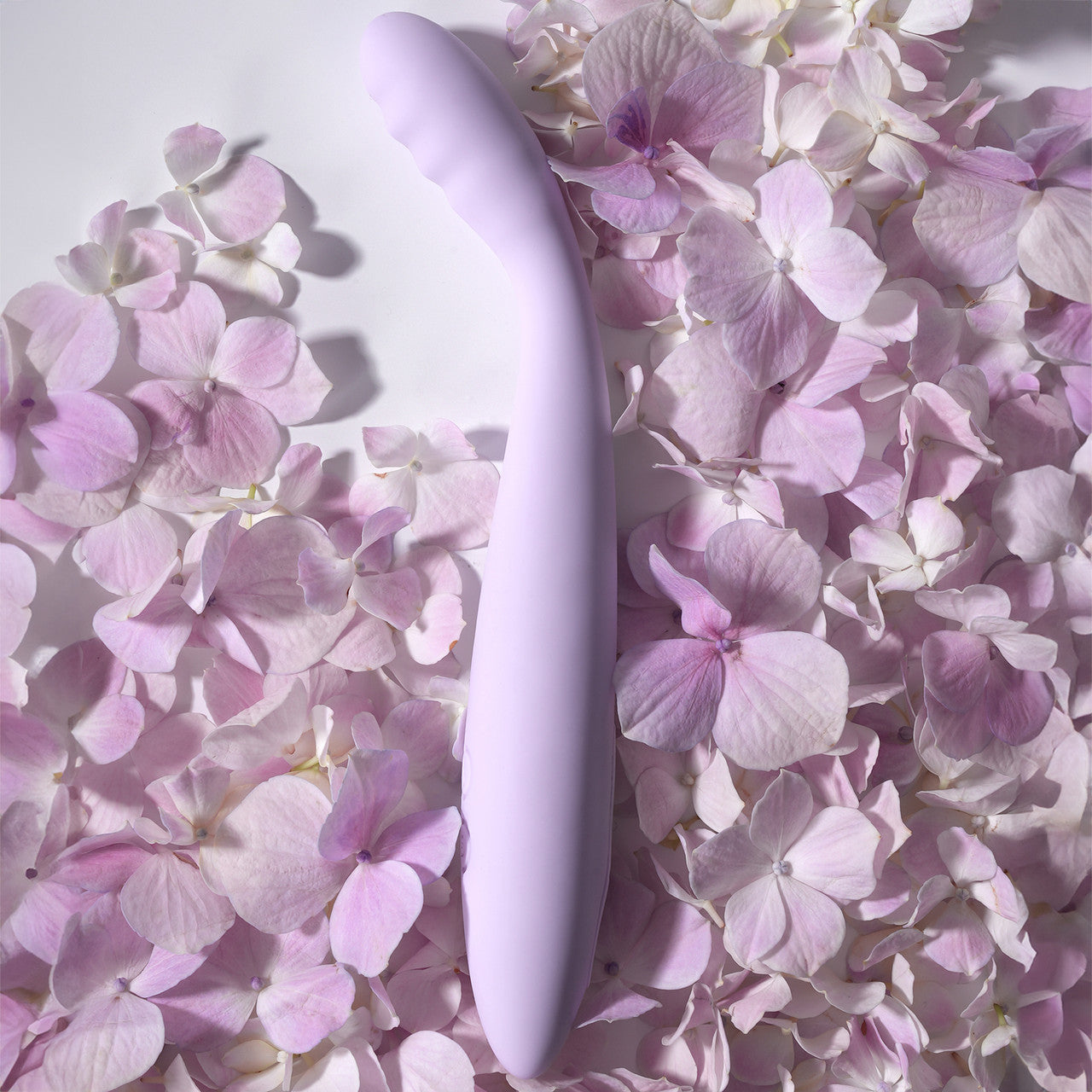 SVAKOM CICI 2 Rechargeable Warming App Controlled Slim Silicone G-Spot Vibrator - Pastel Lilac