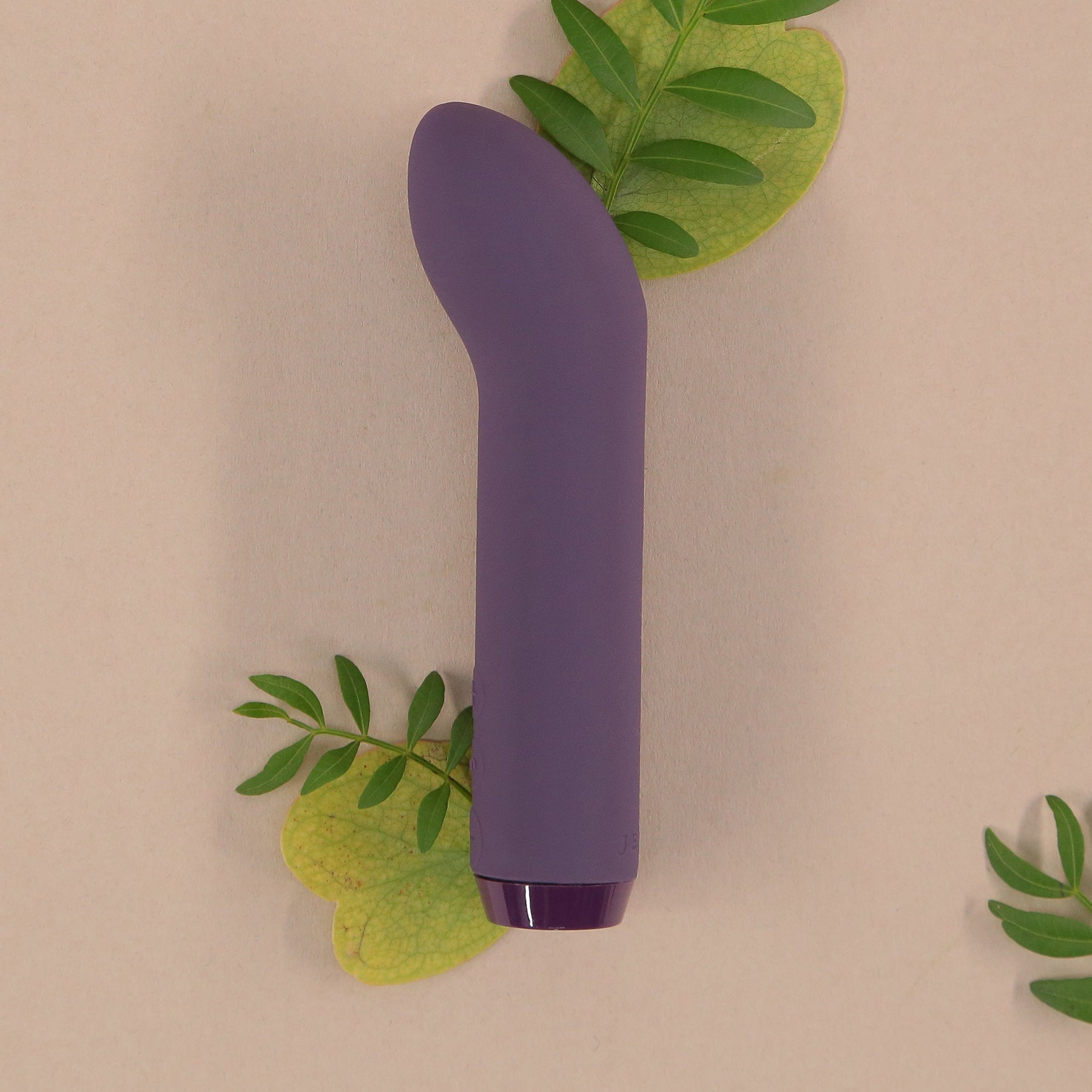 Je Joue G-Spot Bullet Waterproof Rechargeable Silicone Mini Vibrator - Purple