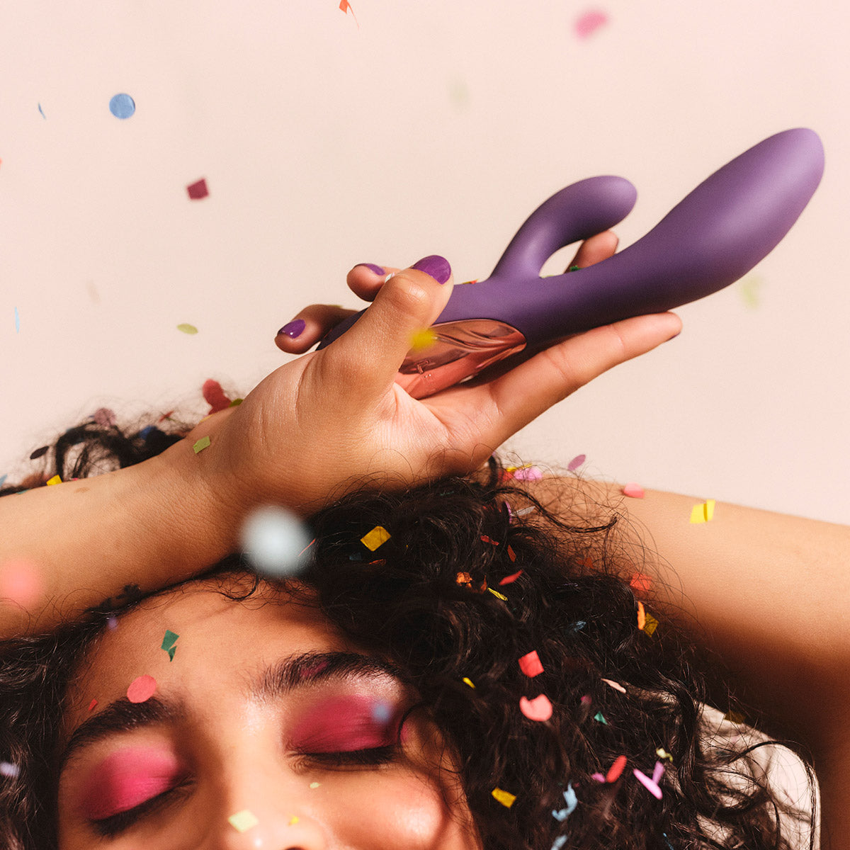 LELO INA™ Thrust Dual-Action Thrusting Vibrating Massager - Lifestyle 4