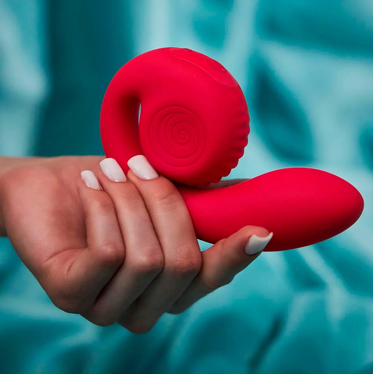 SVibe Snail Gizi Lite Silicone Waterproof Dual Stimulation Vibrator - Lifestyle