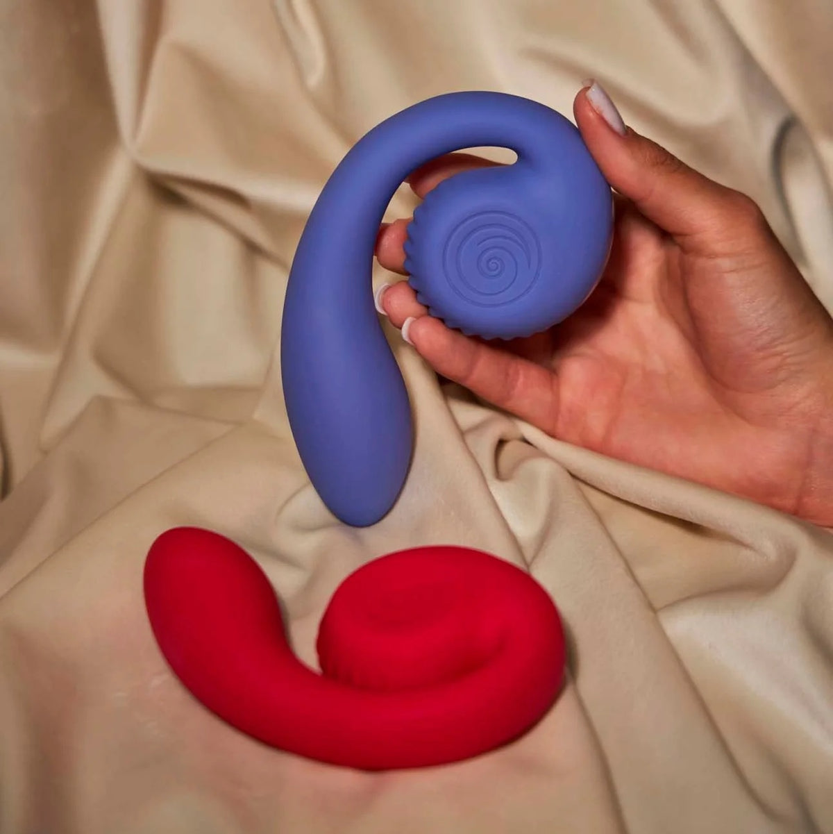 SVibe Snail Gizi Lite Silicone Waterproof Dual Stimulation Vibrator - Lifestyle