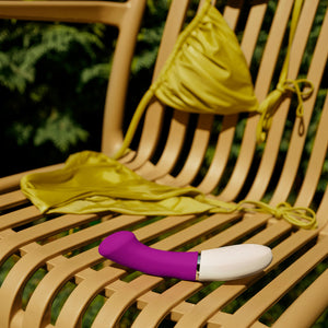 LELO GIGI™ 3 App-Controlled Waterproof Silicone G-Spot Vibrator - Lifestyle 3