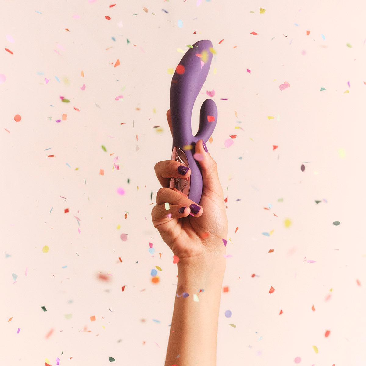 LELO INA™ Thrust Dual-Action Thrusting Vibrating Massager - Lifestyle