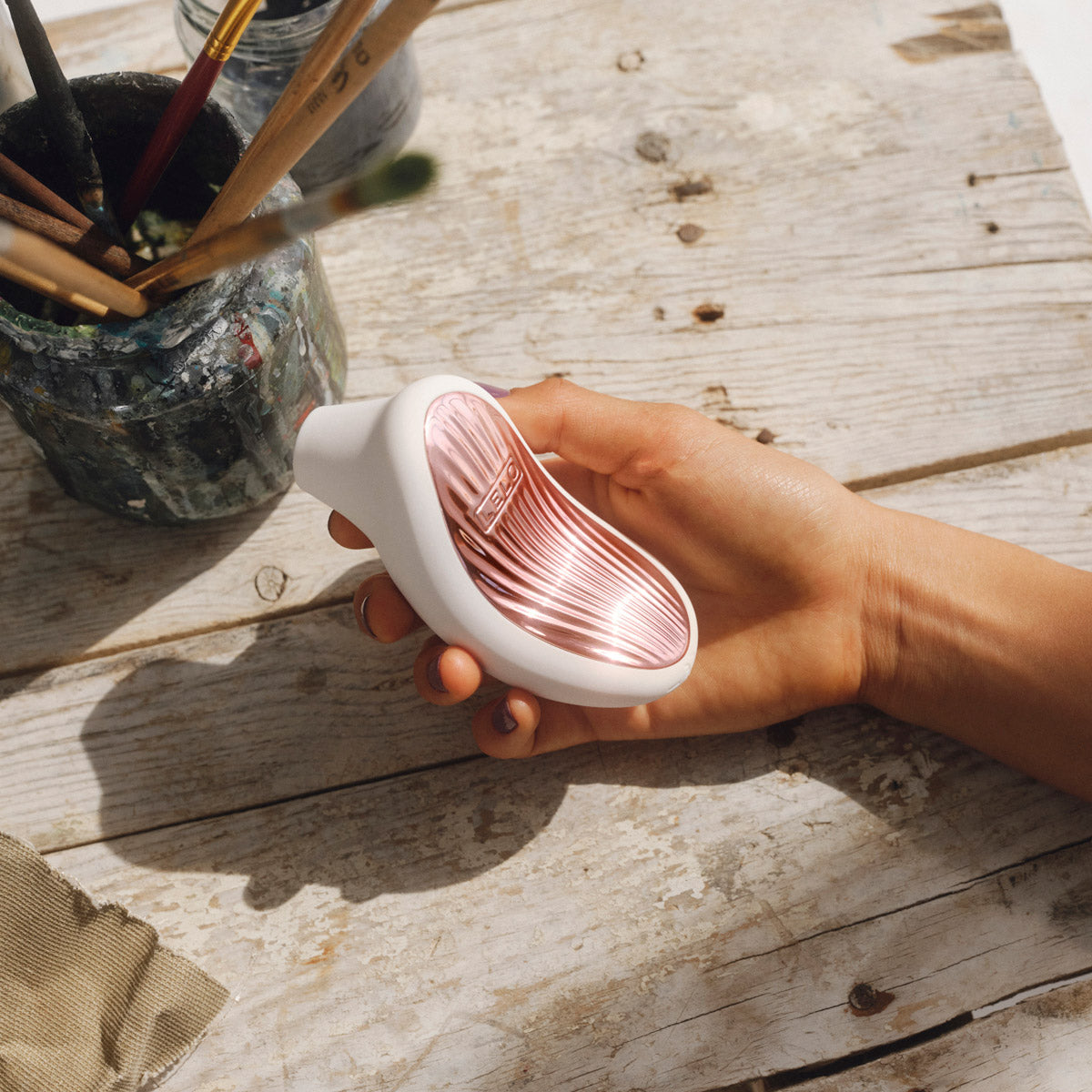 LELO SONA™ 3 Waterproof Rechargeable Silicone Sonic Clitoral Massager - Lifestyle