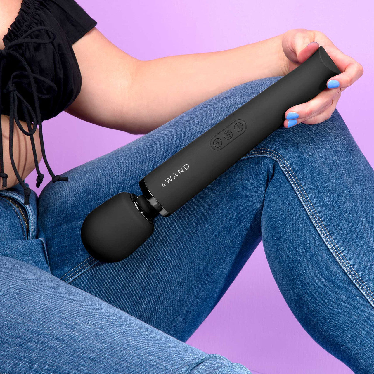 Le Wand Rechargeable Vibrating Body Massager - Black