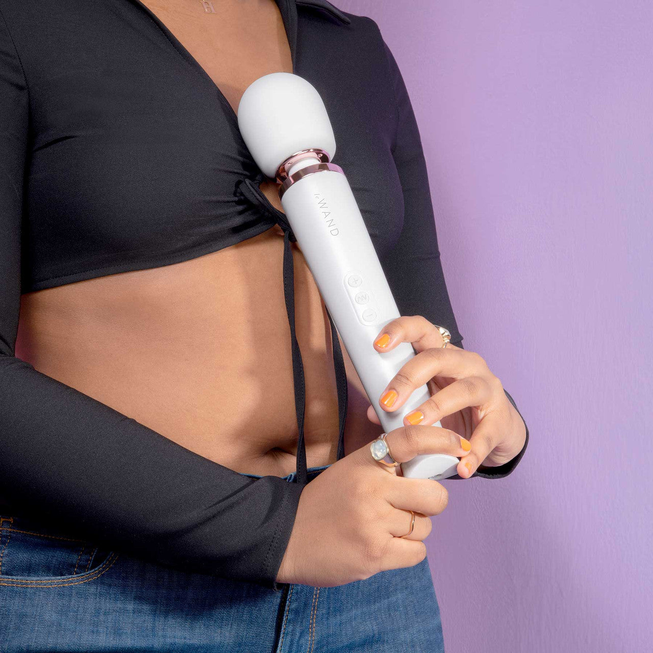 Le Wand Rechargeable Vibrating Body Massager - Pearl White