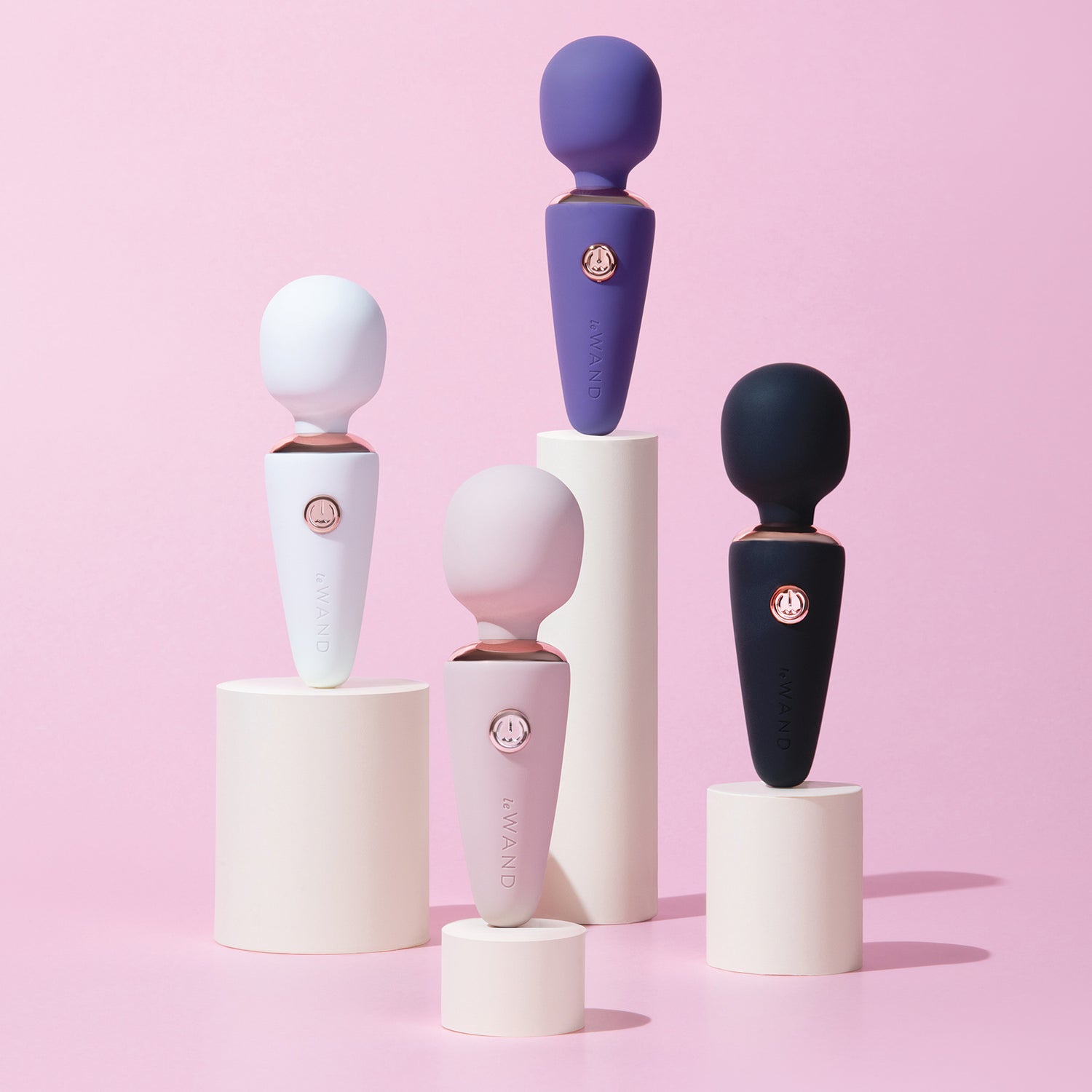 Le Wand Mini Micro Wand Rechargeable Pocket-Size Massager - Lifestyle 2