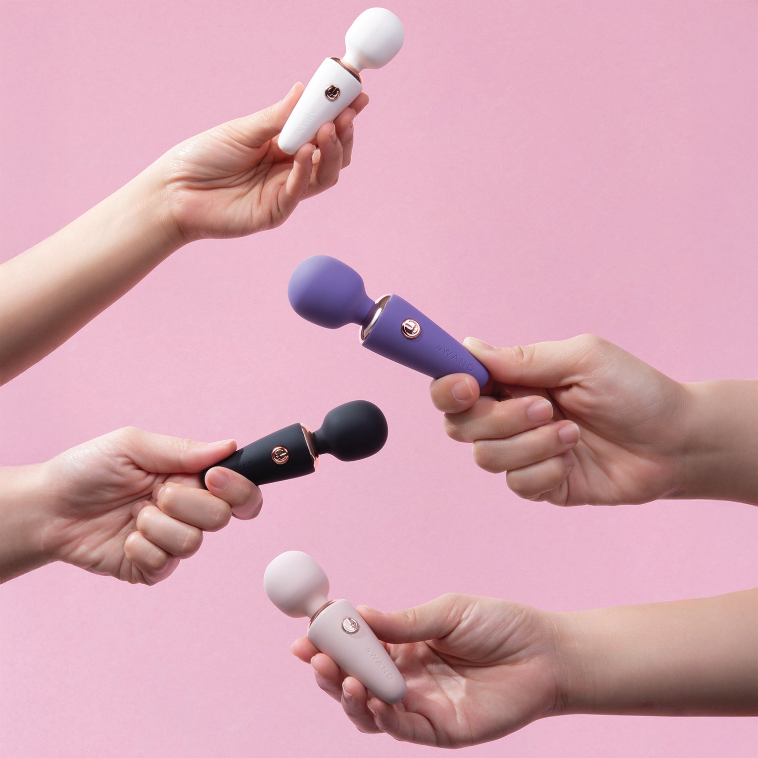 Le Wand Mini Micro Wand Rechargeable Pocket-Size Massager - Lifestyle 3