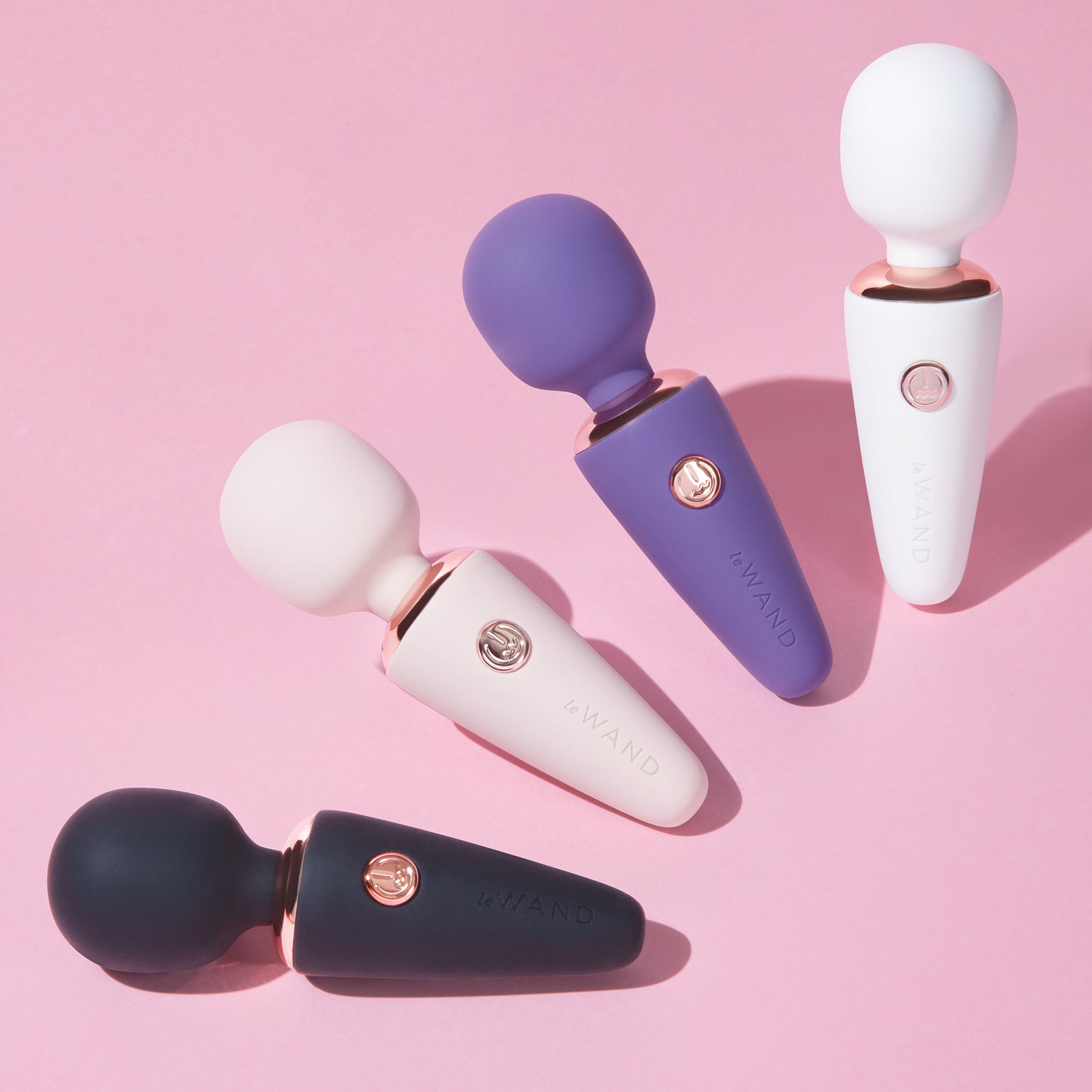 Le Wand Mini Micro Wand Rechargeable Pocket-Size Massager - Lifestyle 4