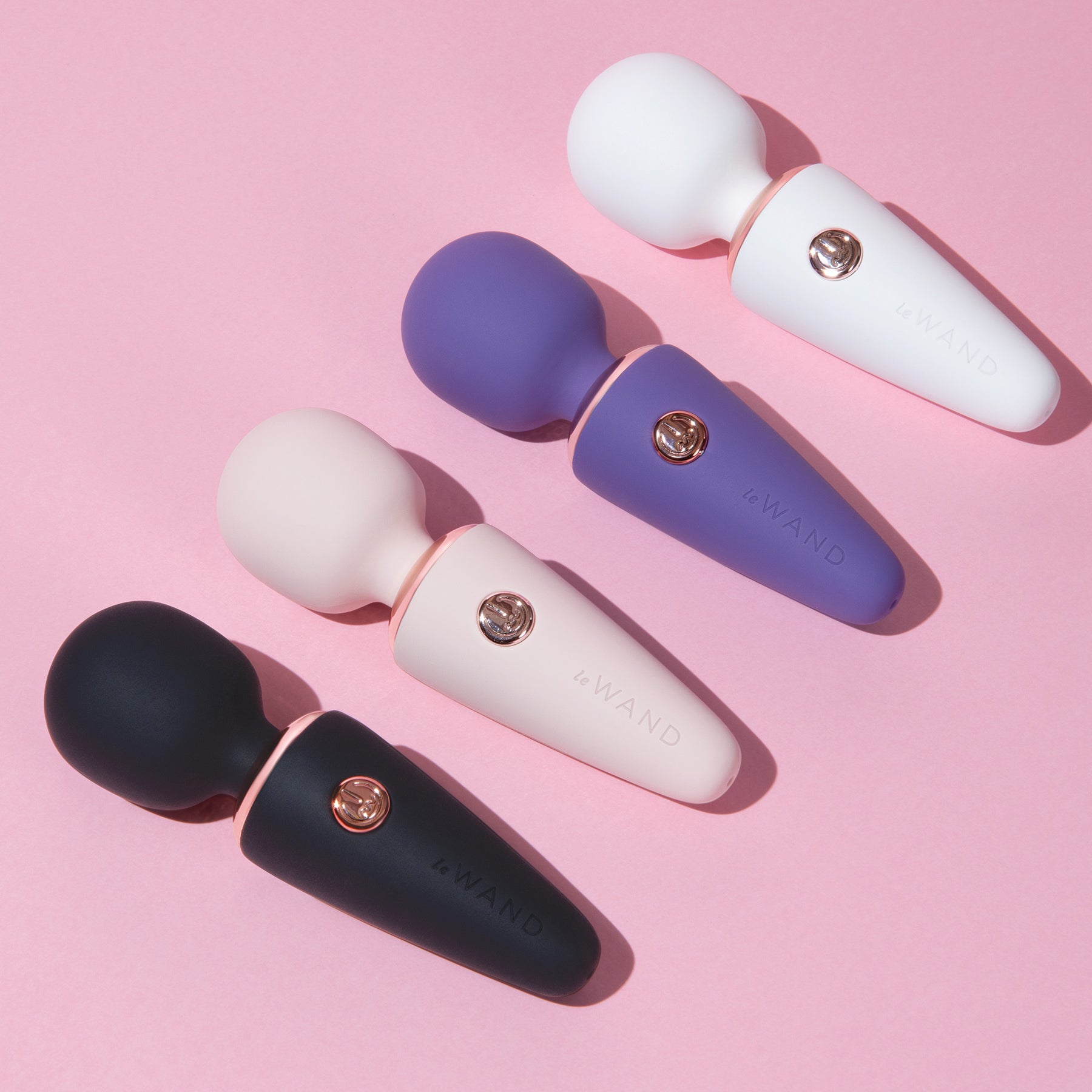 Le Wand Mini Micro Wand Rechargeable Pocket-Size Massager - Lifestyle 5