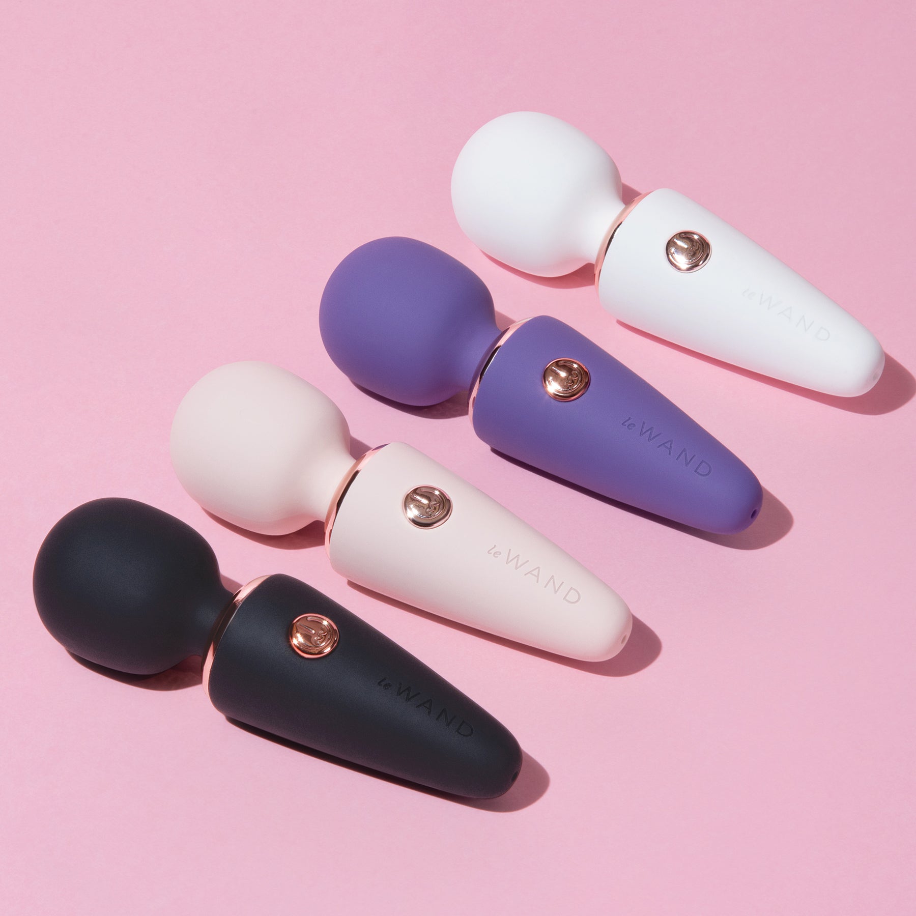 Le Wand Mini Micro Wand Rechargeable Pocket-Size Massager - Lifestyle 6