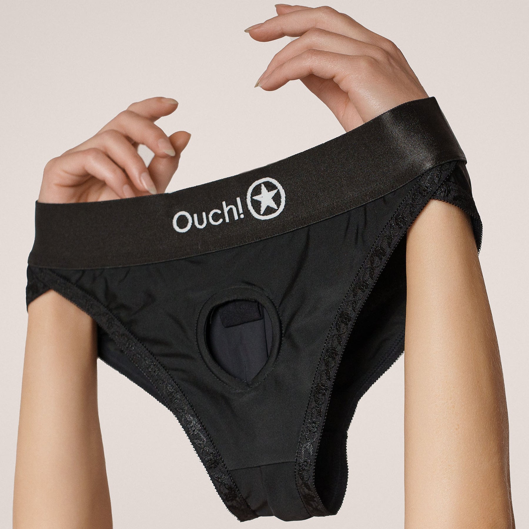 Ouch! Vibrating Strap-On Hipster - Lifestyle 2