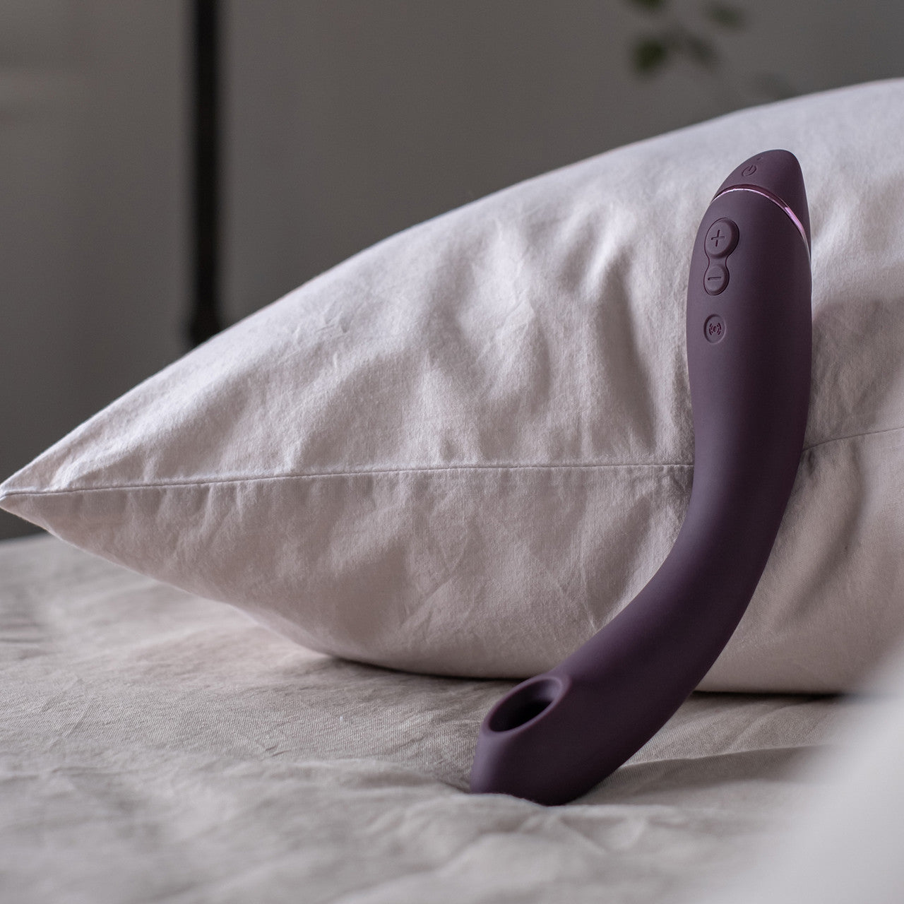 Womanizer OG Pleasure Air G-Spot Stimulator With Vibration - Aubergine