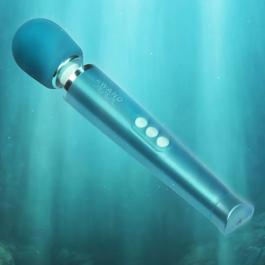 Le Wand Dive Submersible Rechargeable Vibrating Body Massager - Blue