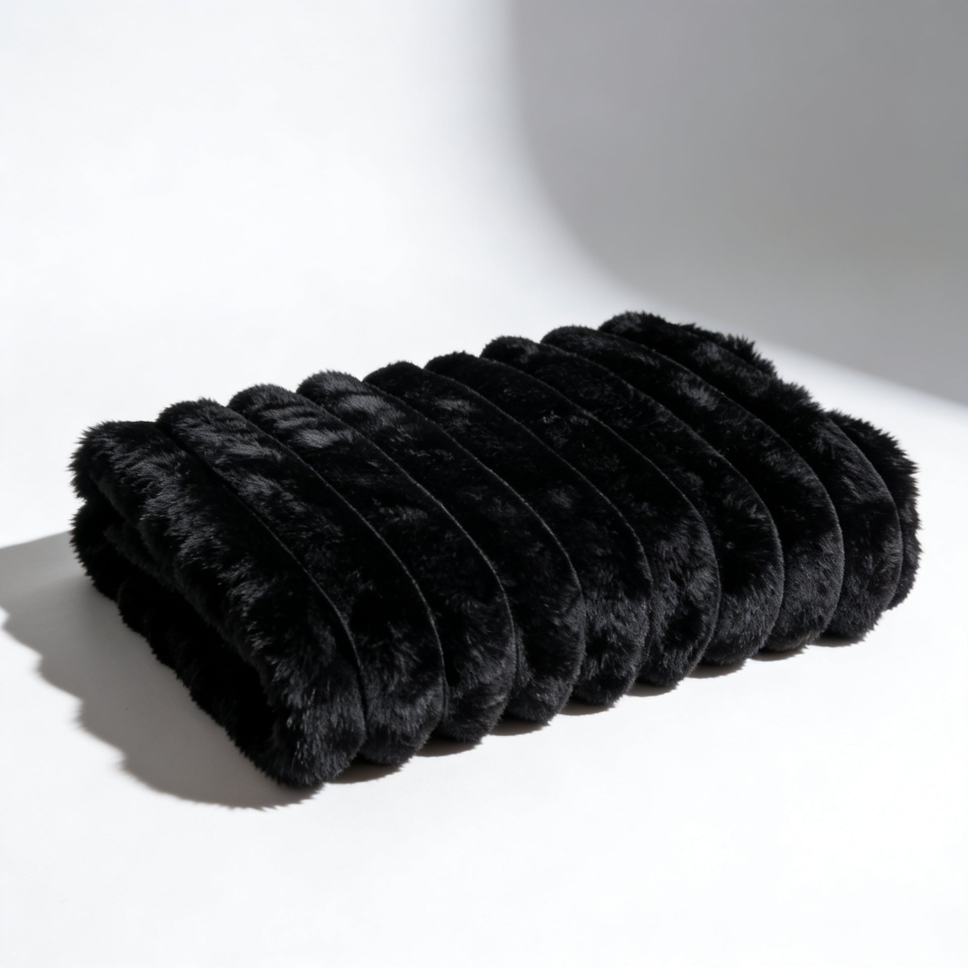 Fascinator Fur Luxe Queen Waterproof Love Throw - Mondo Black Faux Fur