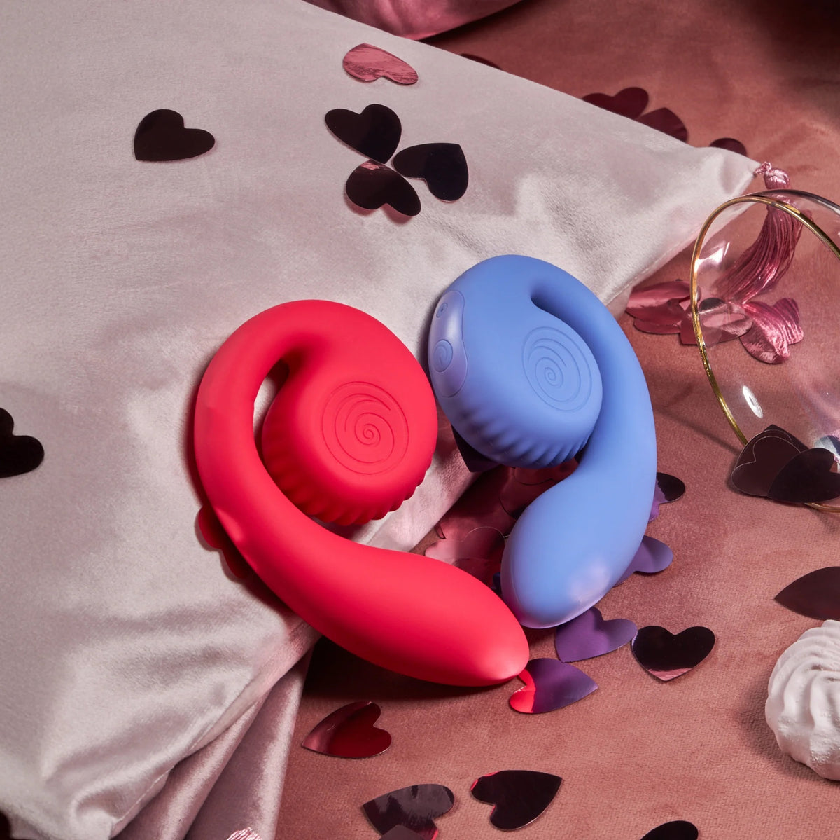 SVibe Snail Gizi Lite Silicone Waterproof Dual Stimulation Vibrator - Lifestyle